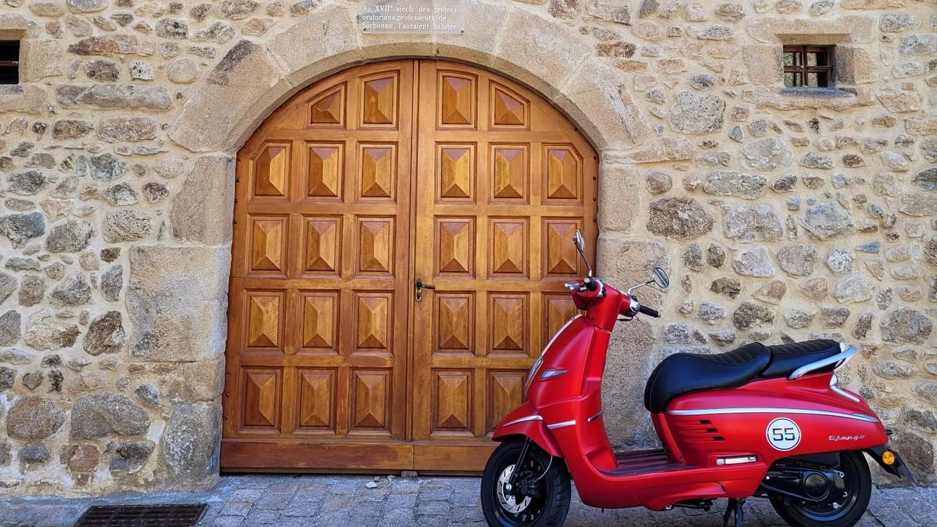 La Petite Sorbonne Apartment Malleval Homestay