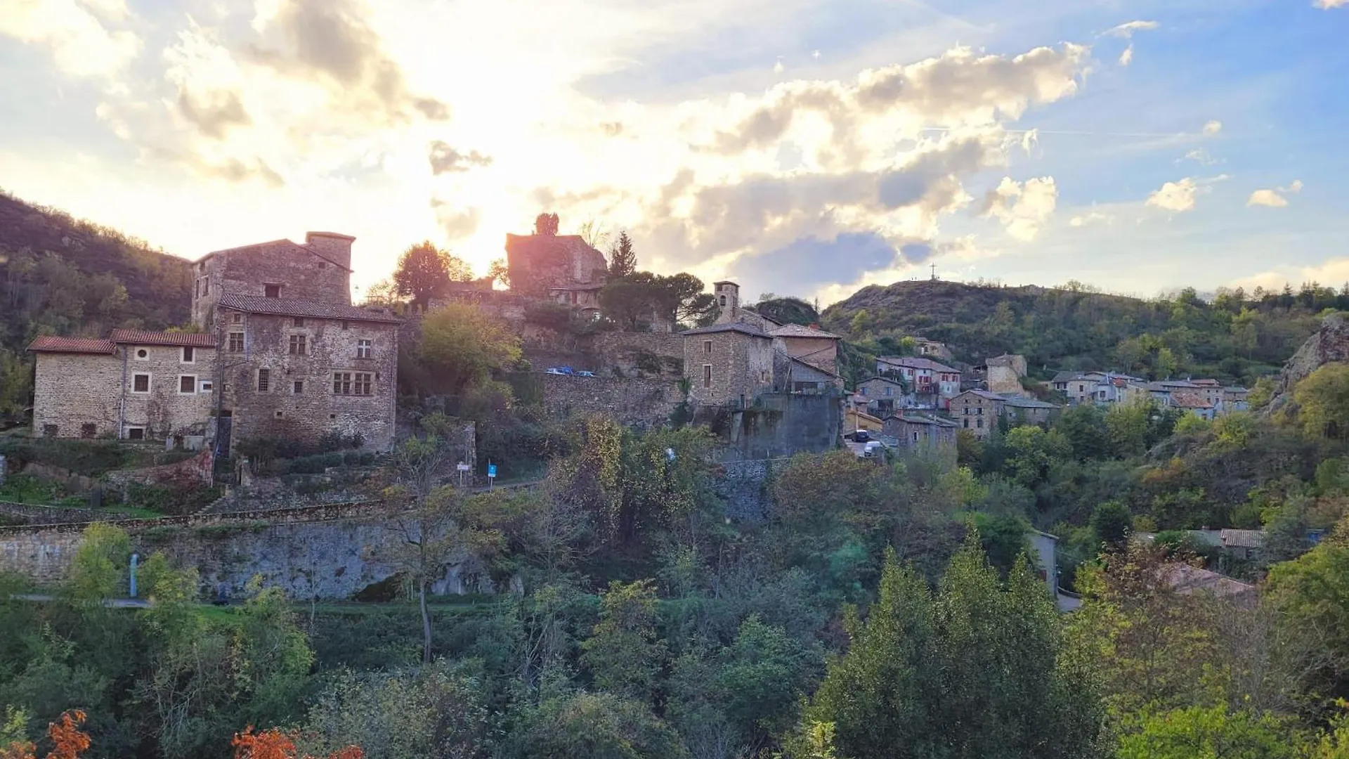La Petite Sorbonne Apartment Malleval Homestay
